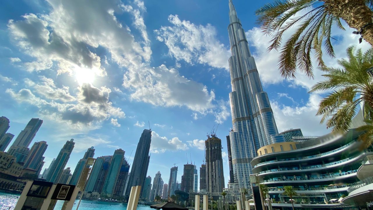 Pourquoi les influenceurs déménagent à Dubaï ?